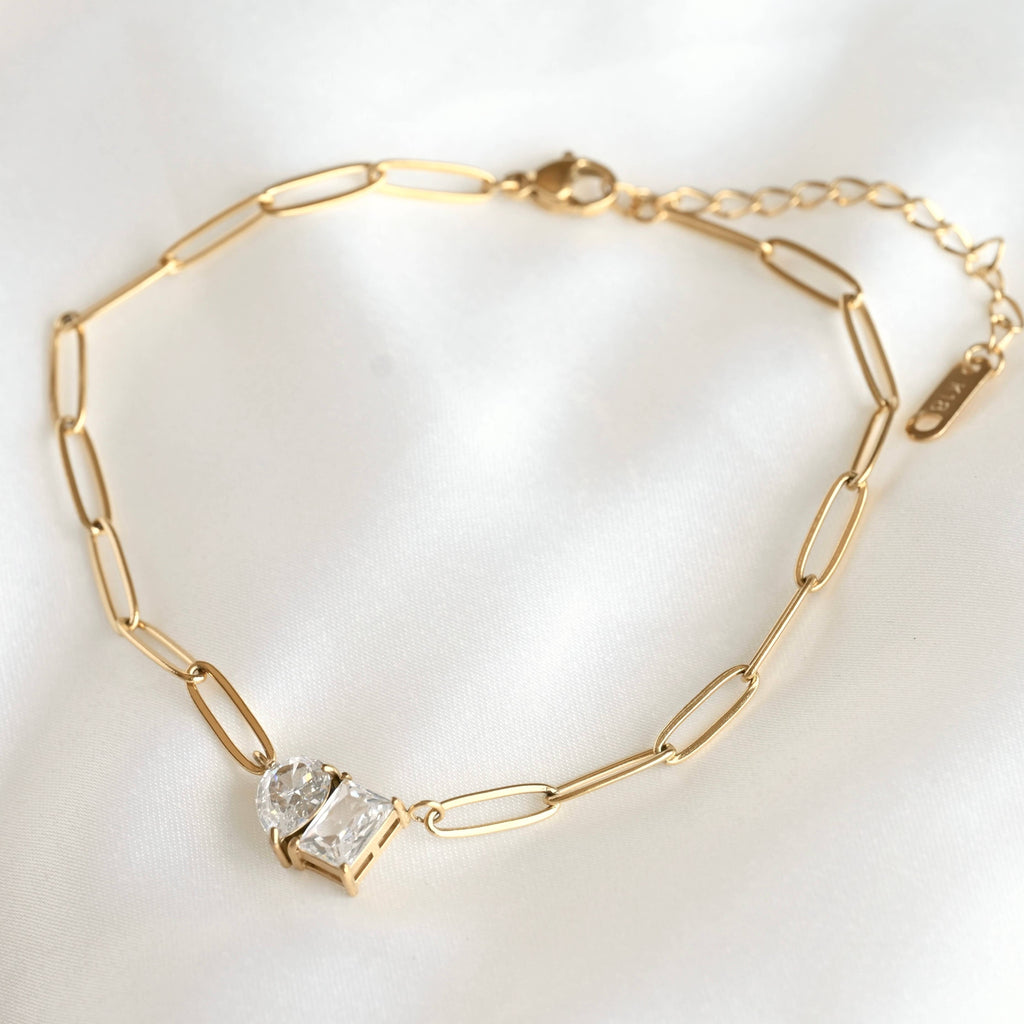 Blueyejewelry - Toi et Moi Necklace - Pear and Radiant Cut Diamond Necklace