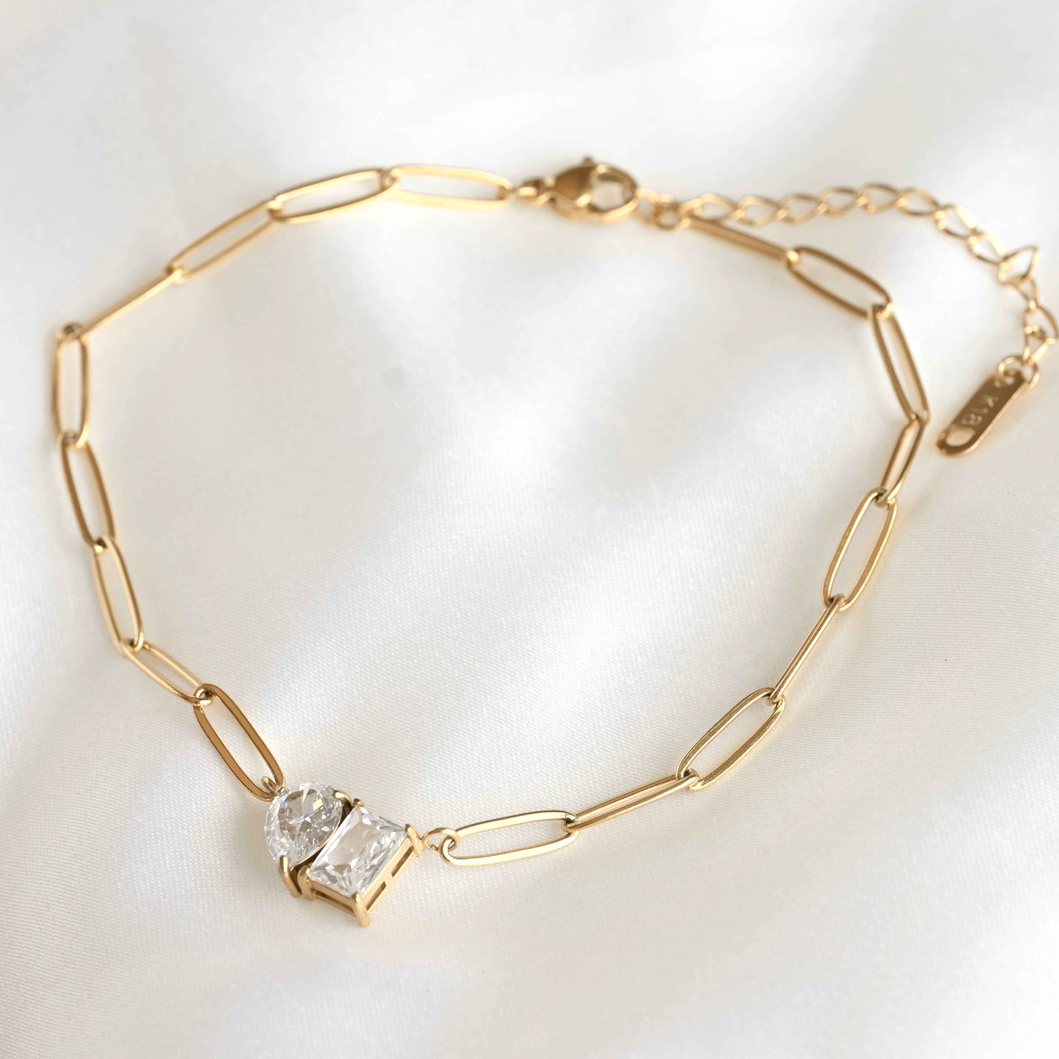 Blueyejewelry - Toi et Moi Necklace - Pear and Radiant Cut Diamond Necklace