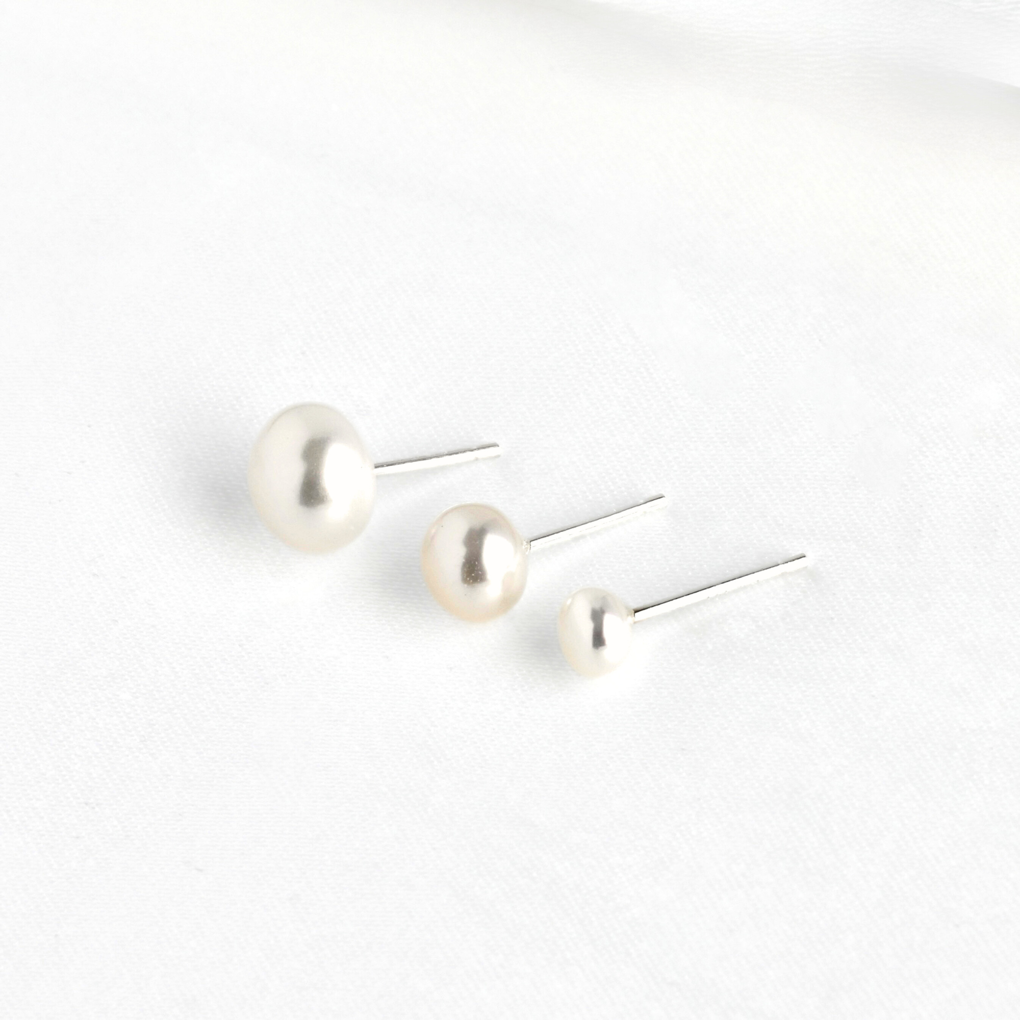 Blueyejewelry - Sterling Silver Pearl Studs - Round Pearl Earrings