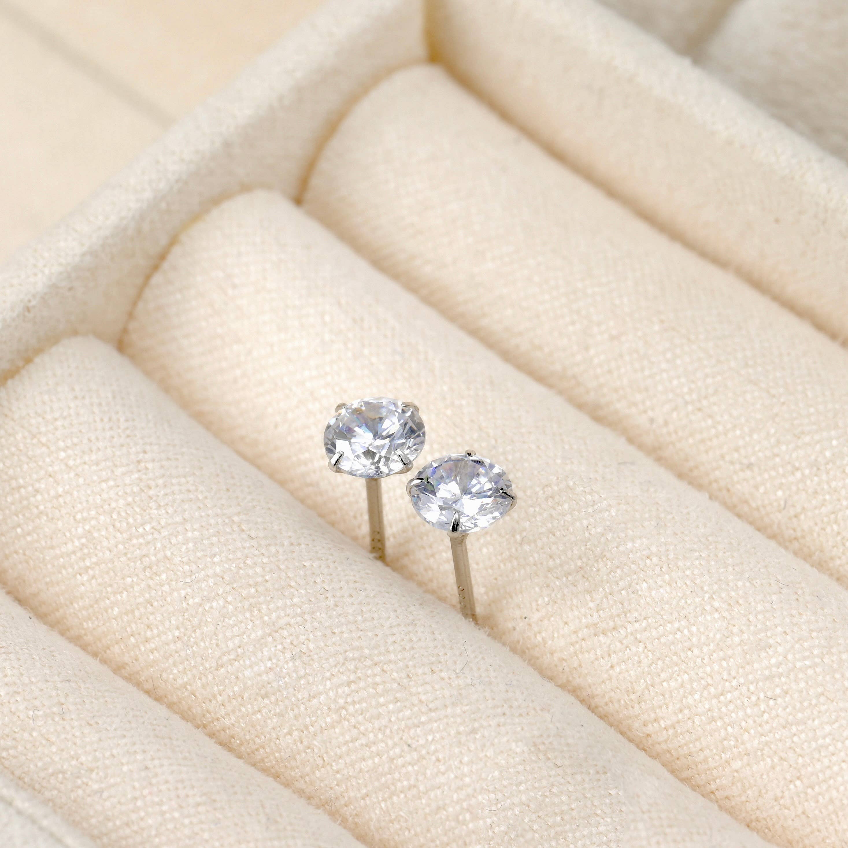 Blueyejewelry -  925 Silver Solitaire Studs - Prong Diamond Stud Earrings