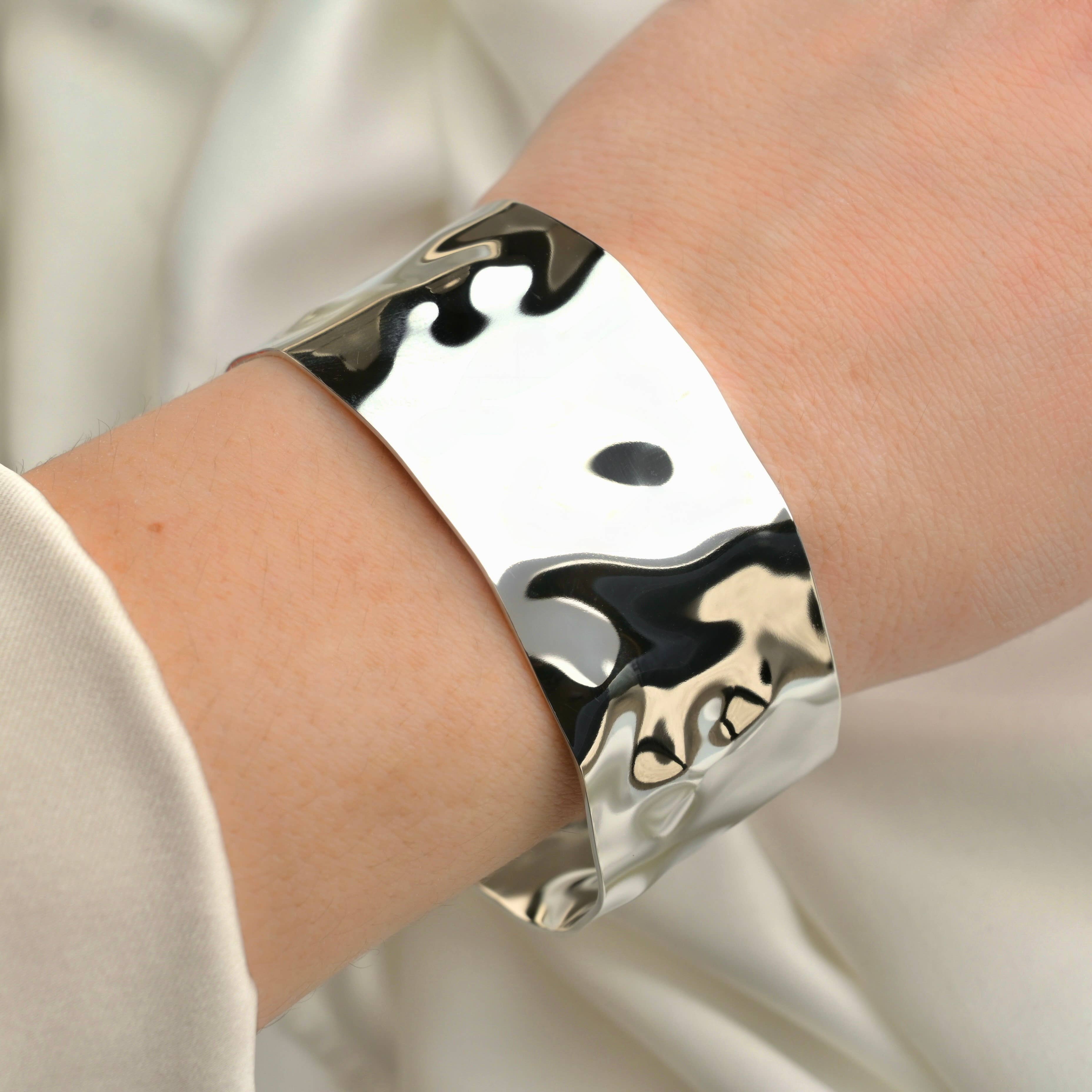 Blueyejewlery - Wide Figure Cuffs - Tarnish-free Statement Cuff Bracelets