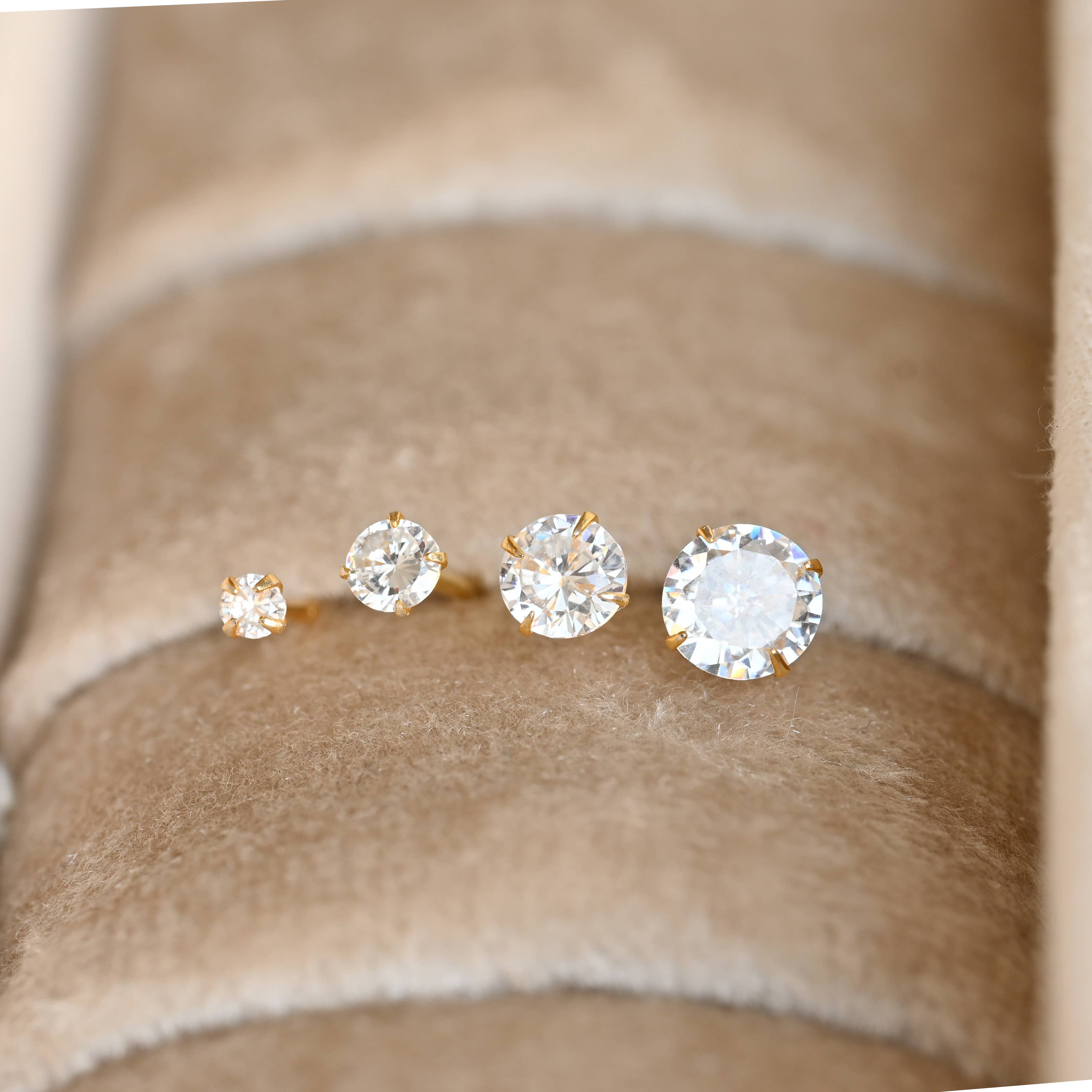 Blueyejewelry -  925 Silver Solitaire Studs - Prong Diamond Stud Earrings