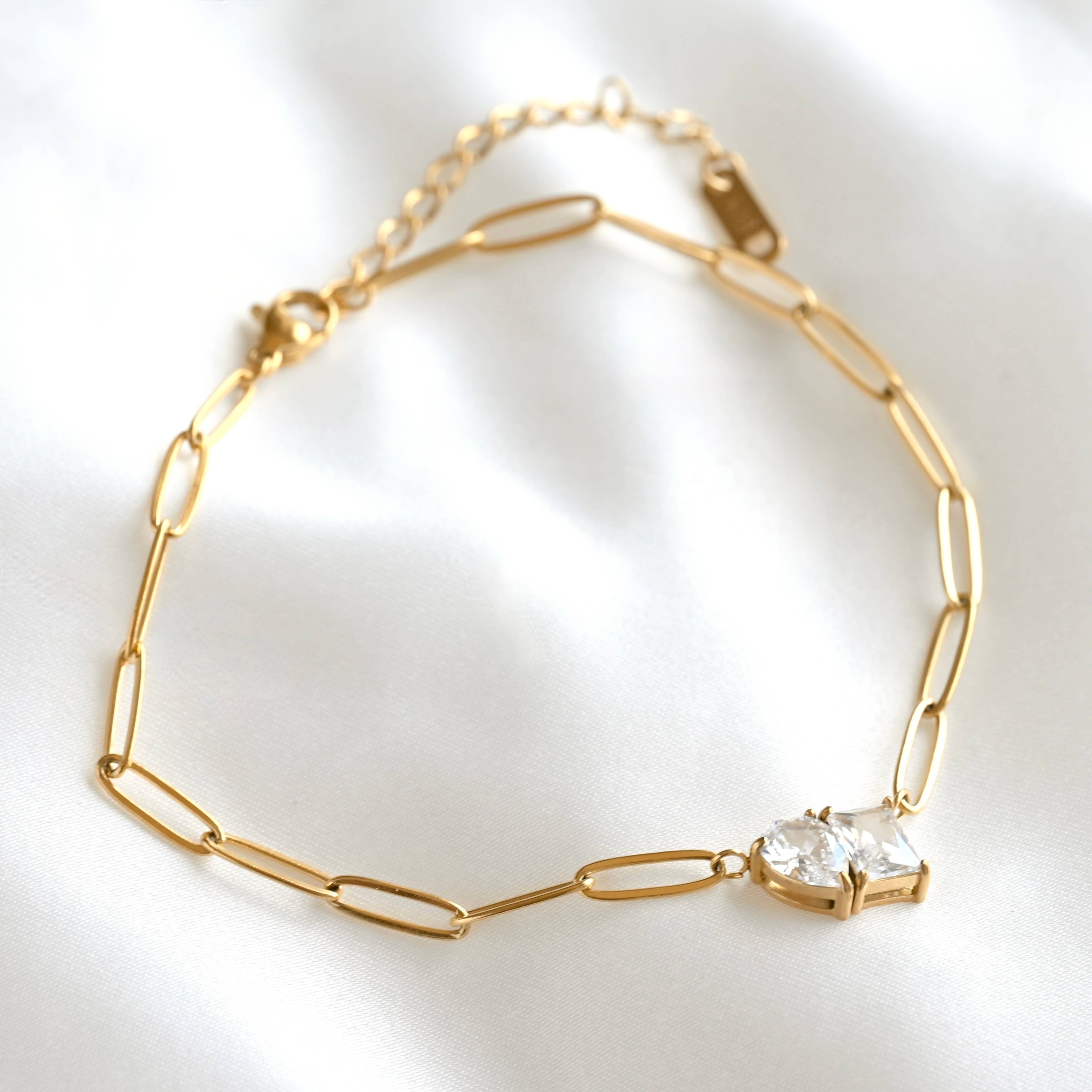 Blueyejewelry - Toi et Moi Necklace - Pear and Radiant Cut Diamond Necklace