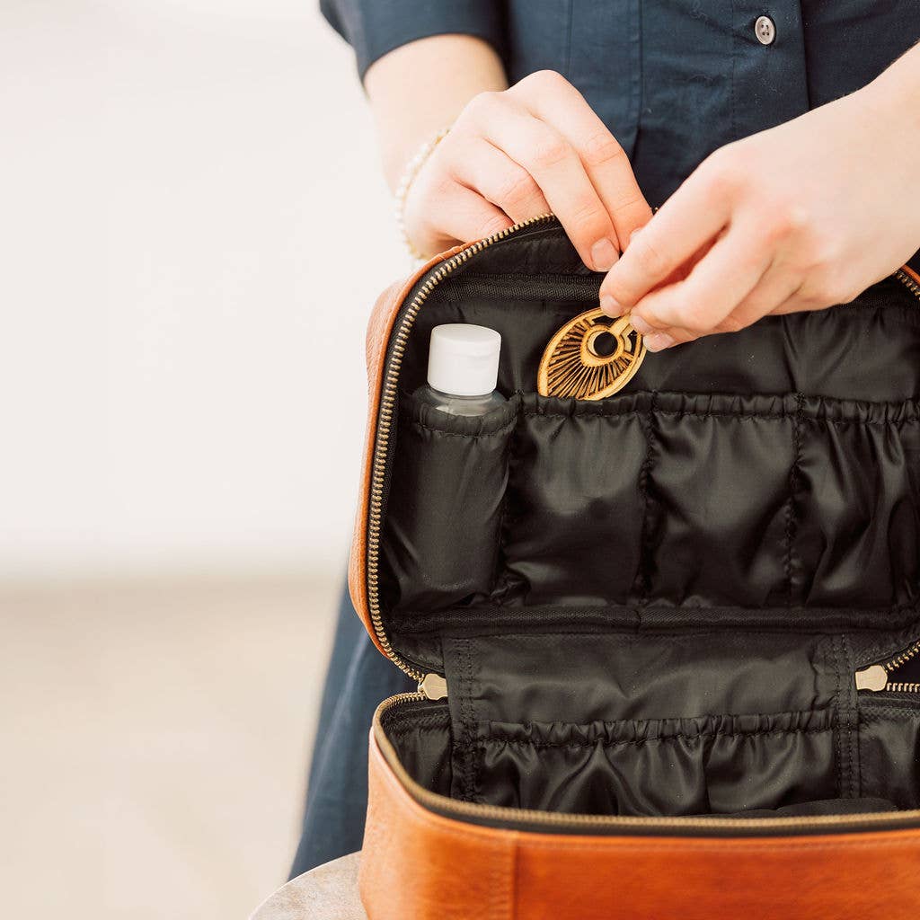 Steel & Clover - Calais Leather Toiletry Bag