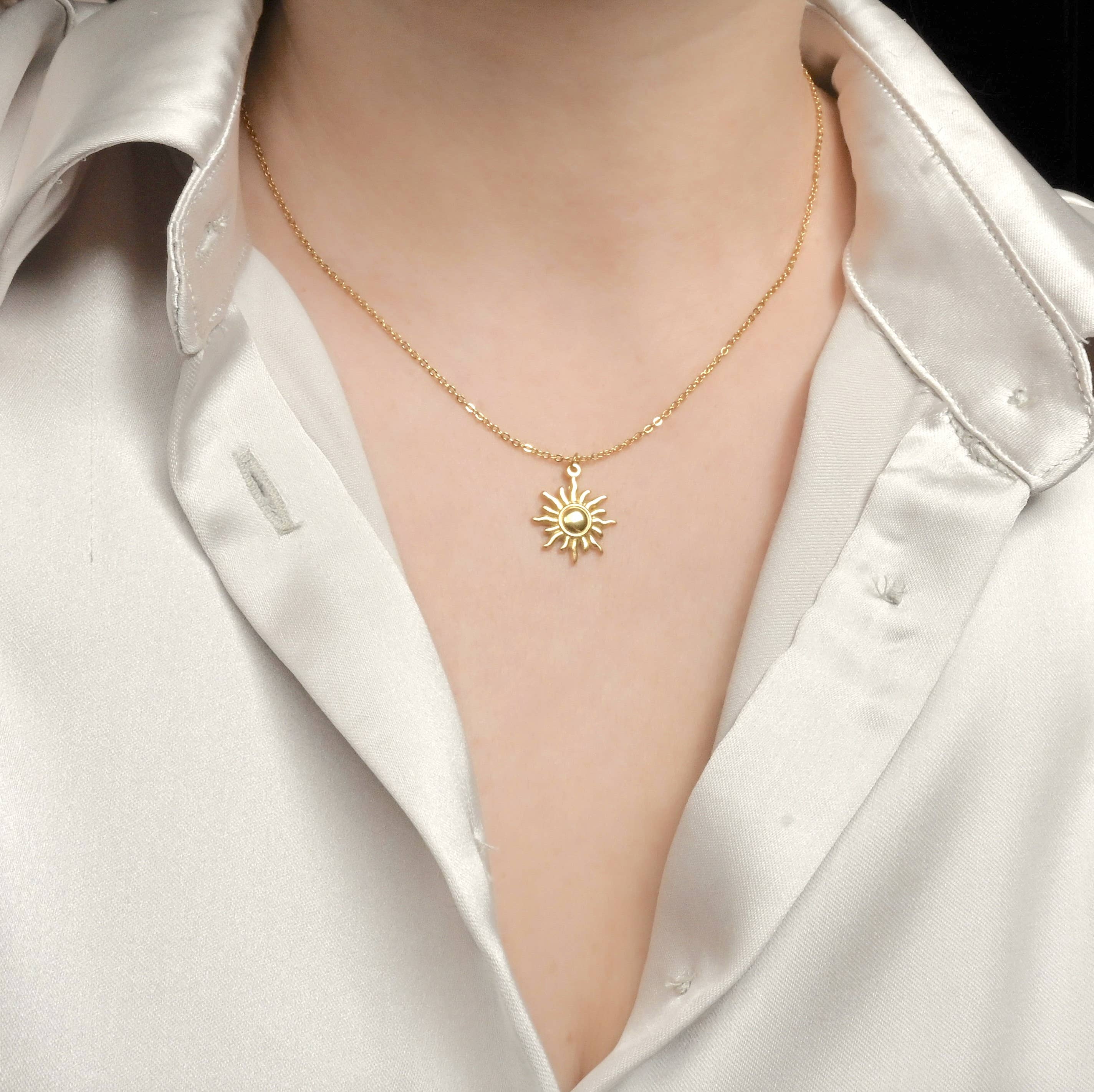 Vintage Style Sun Necklace - Sun Burst Coin Necklace