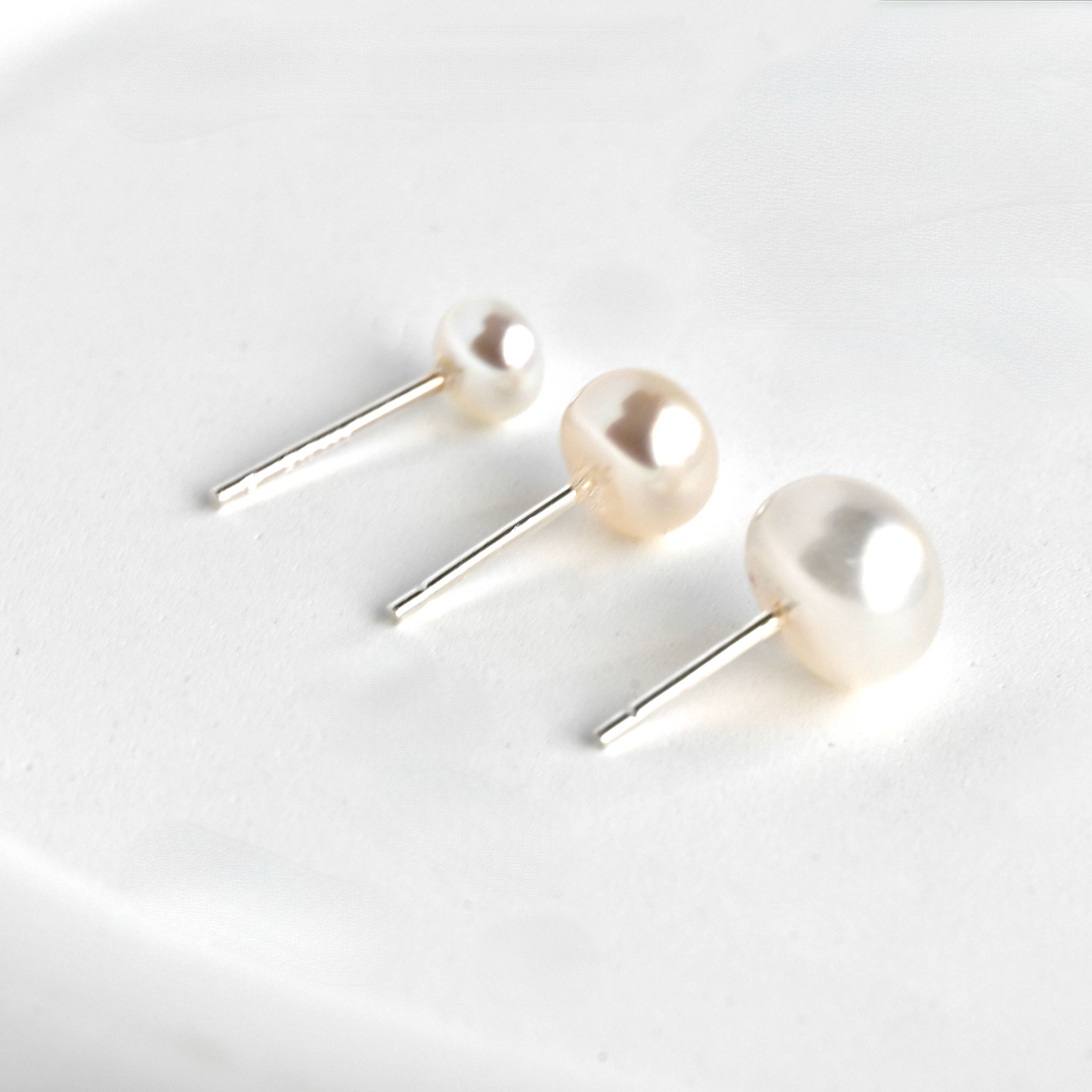 Blueyejewelry - Sterling Silver Pearl Studs - Round Pearl Earrings