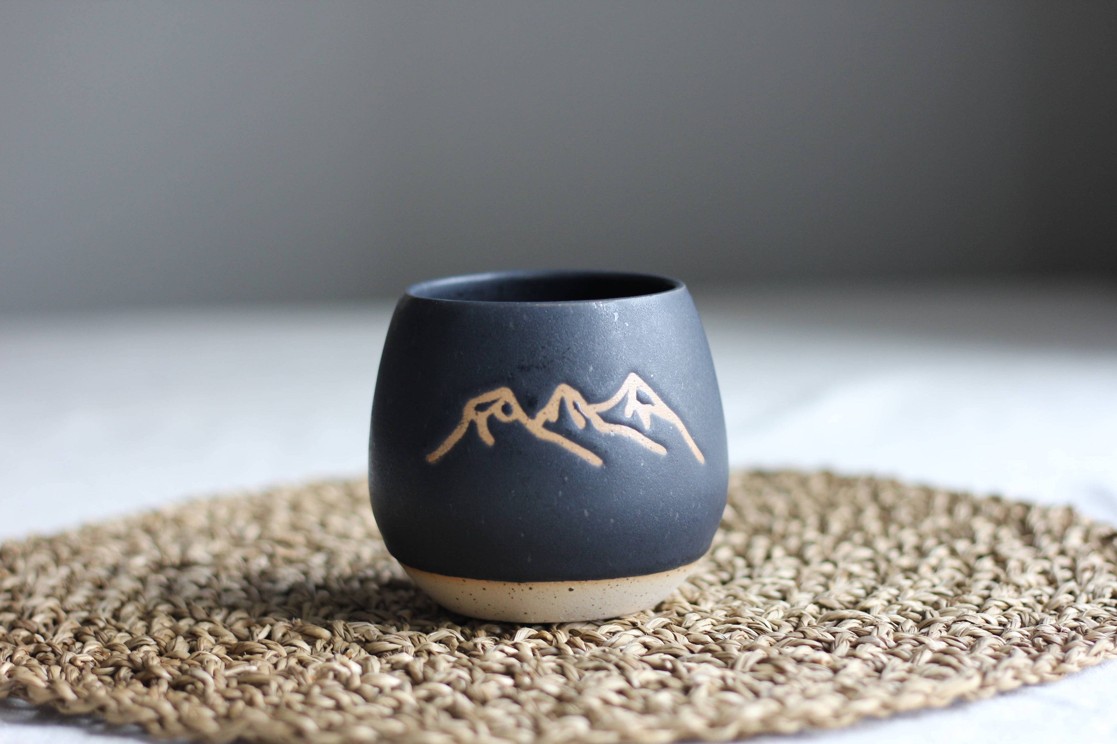 Mountain Peaks Wine Cup | Thumb Grip