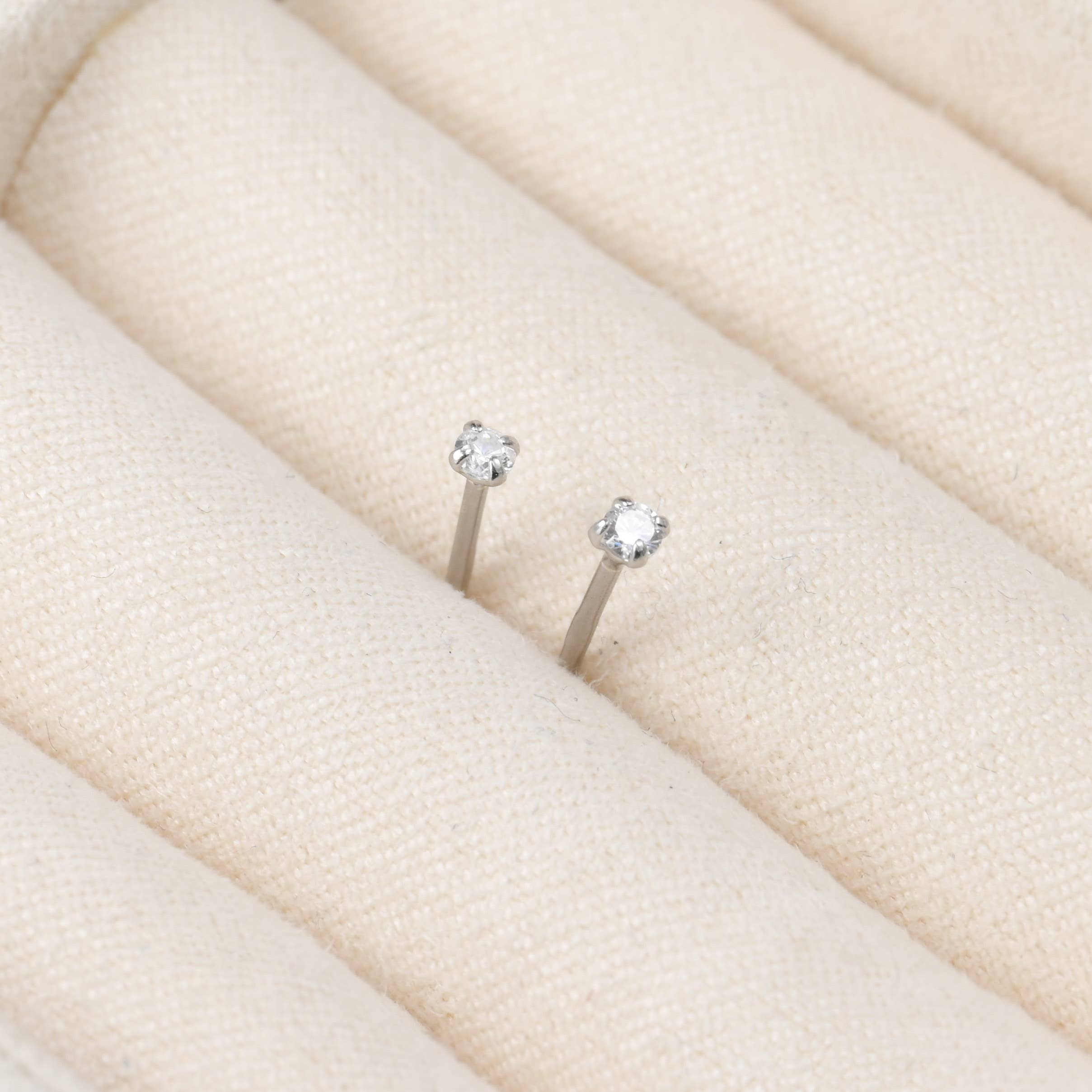 Blueyejewelry -  925 Silver Solitaire Studs - Prong Diamond Stud Earrings