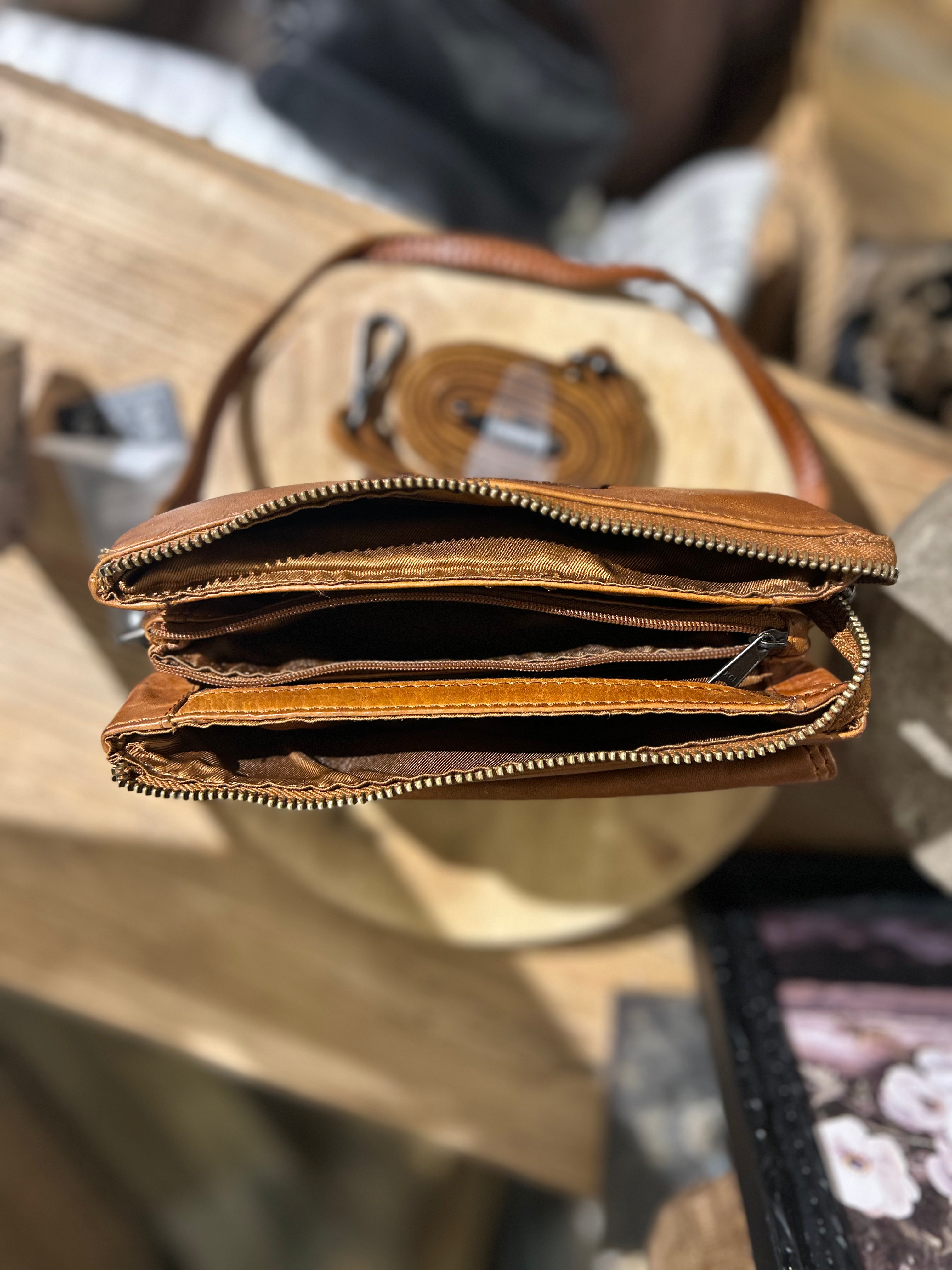 The Trend - The Martino Leather Crossbody Bag