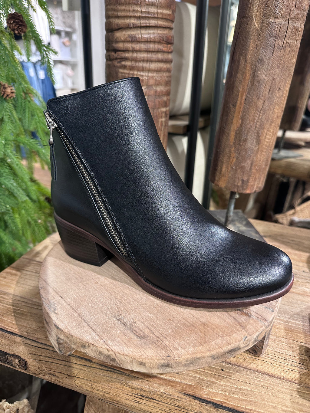 Izzy-01 Ankel Boot WP