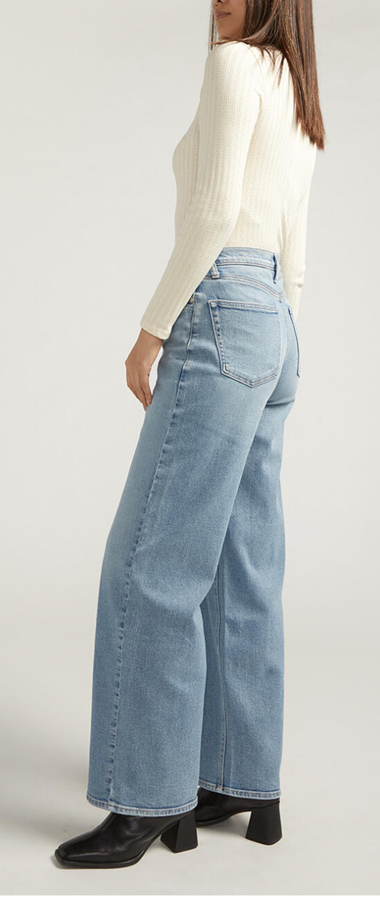 V-Front Wide Leg Jean