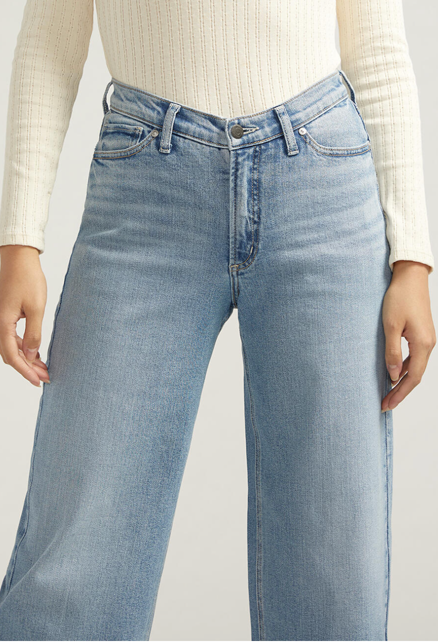 V-Front Wide Leg Jean