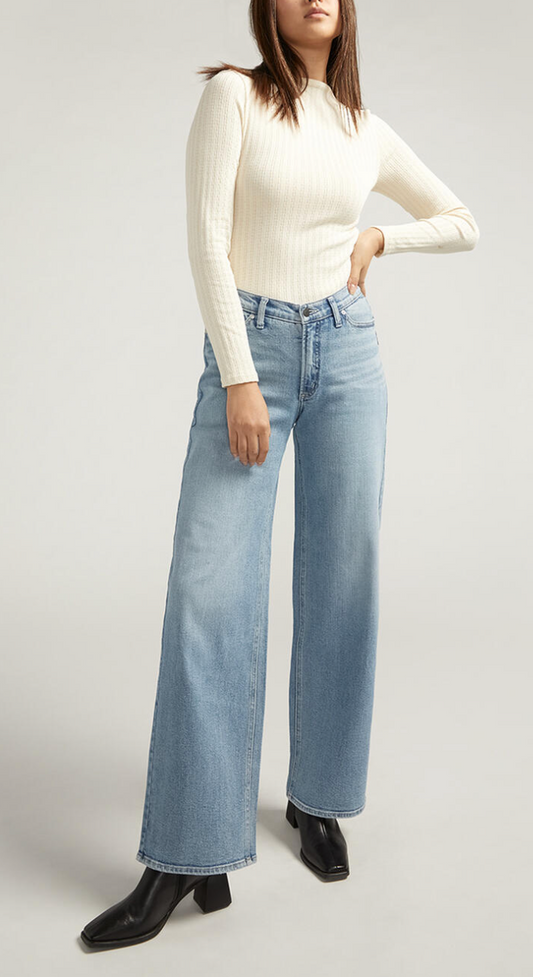 V-Front Wide Leg Jean