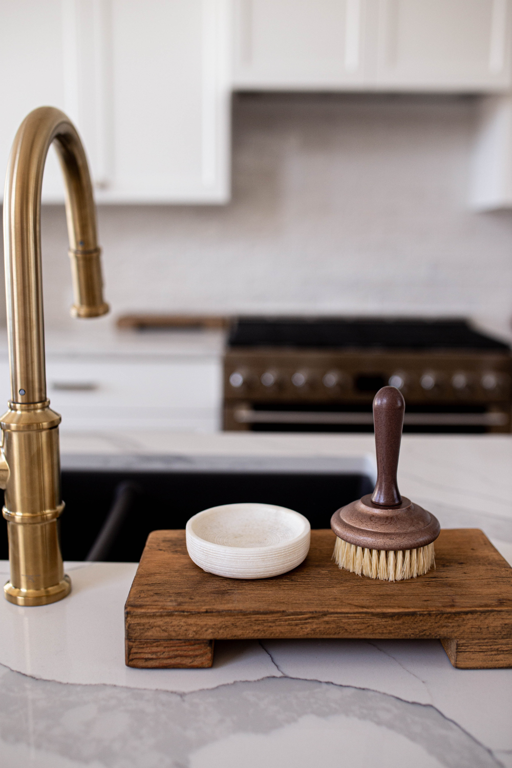 Luxe B Co - Marble Soap & Brush Holder