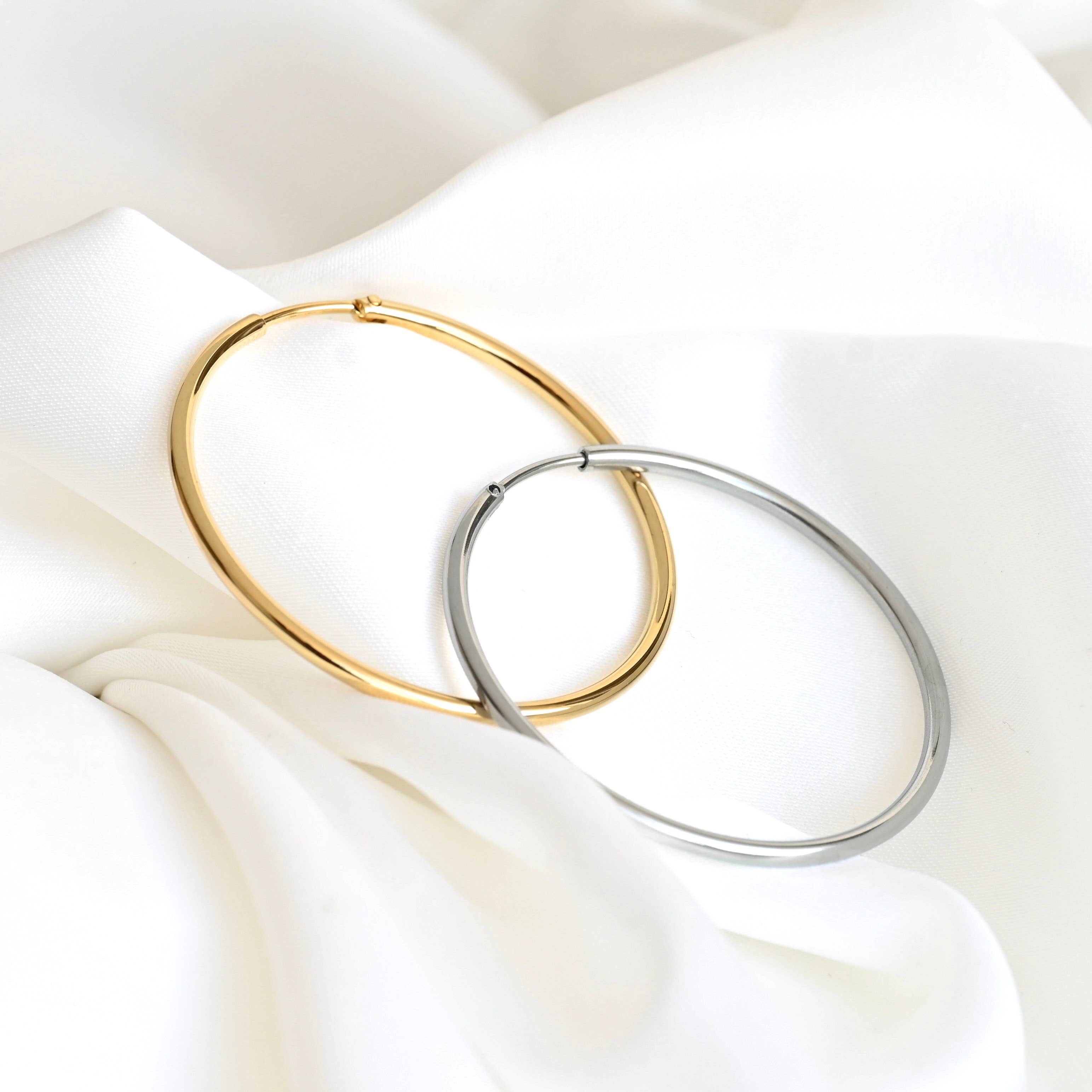 Blueyejewelry - Endless Hoop Earrings
